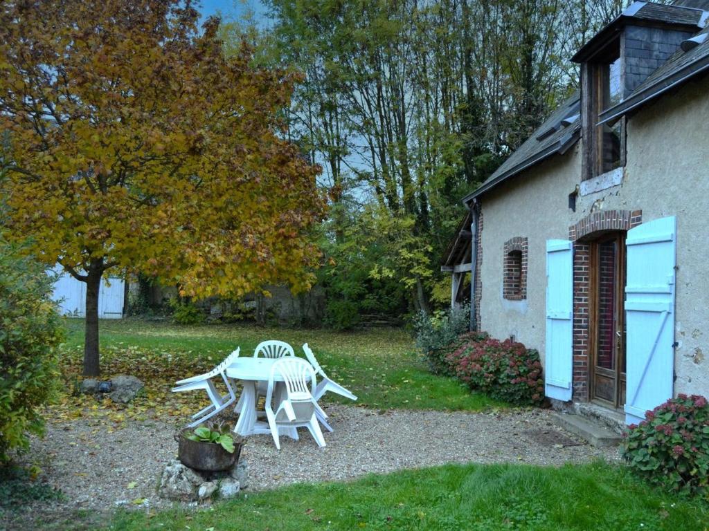 Gîte chaleureux dans un ancien corps de ferme avec wifi, cheminée et grand jardin à Châteaudun - FR-1-581-71