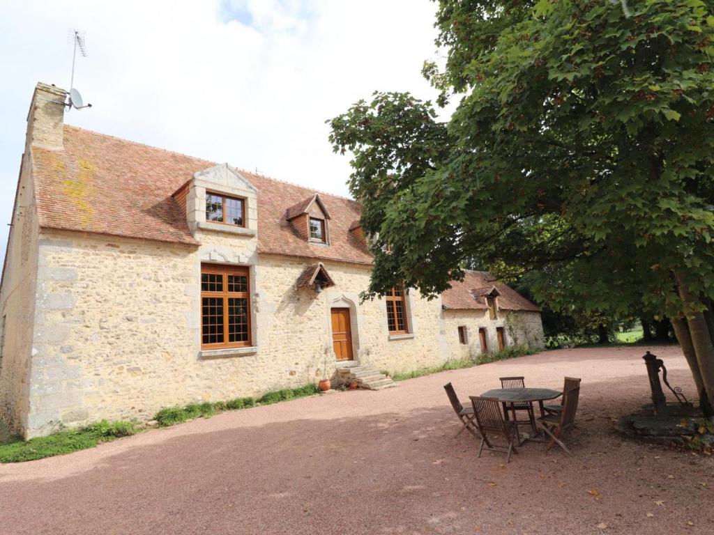 Manoir du XVème siècle : charme, piscine, cheminée, jeux, proche forêt, idéal famille. - FR-1-497-204