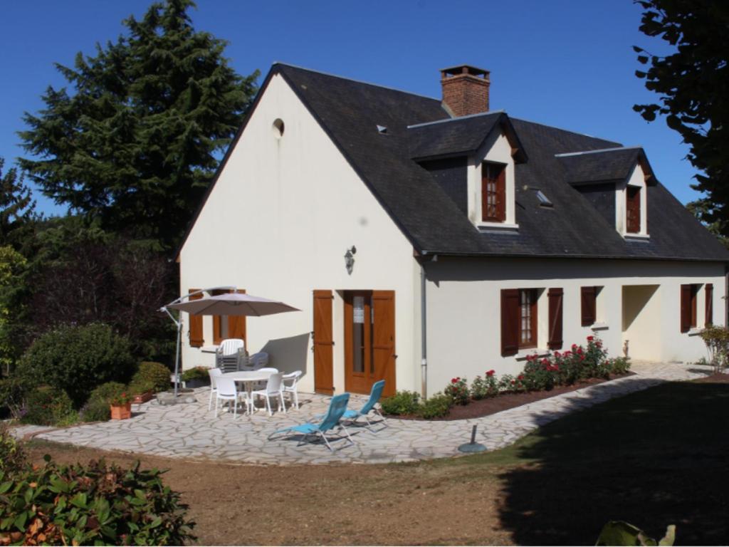 Grande Maison de Campagne avec Jardin Clôturé, Pétanque et Ping-Pong - Idéale Familles - FR-1-410-182