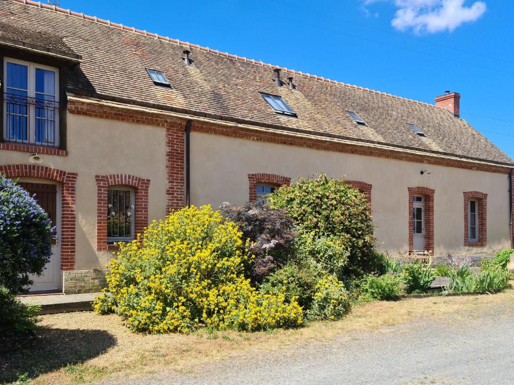 Longère sarthoise rénovée, à 20 min du Mans, 4 chambres, poêle à granulés, parking privé - FR-1-410-376