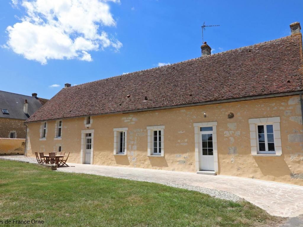 Spacieuse longère Percheronne avec jardin, spa, activités familiales et pêche à la ferme - FR-1-497-138