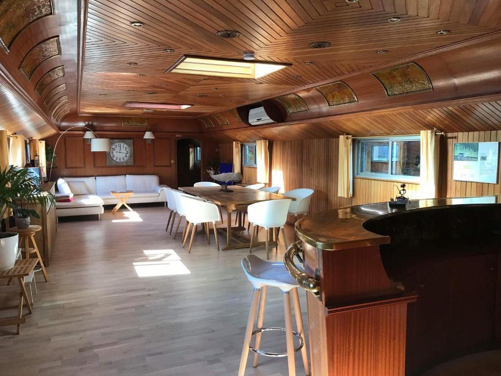 Chambres d'hôtes sur la Meuse à bord de la Péniche Formigny