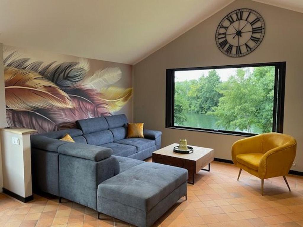 Chalet cosy à La Flèche avec terrasse et vue rivière - FR-1-410-424
