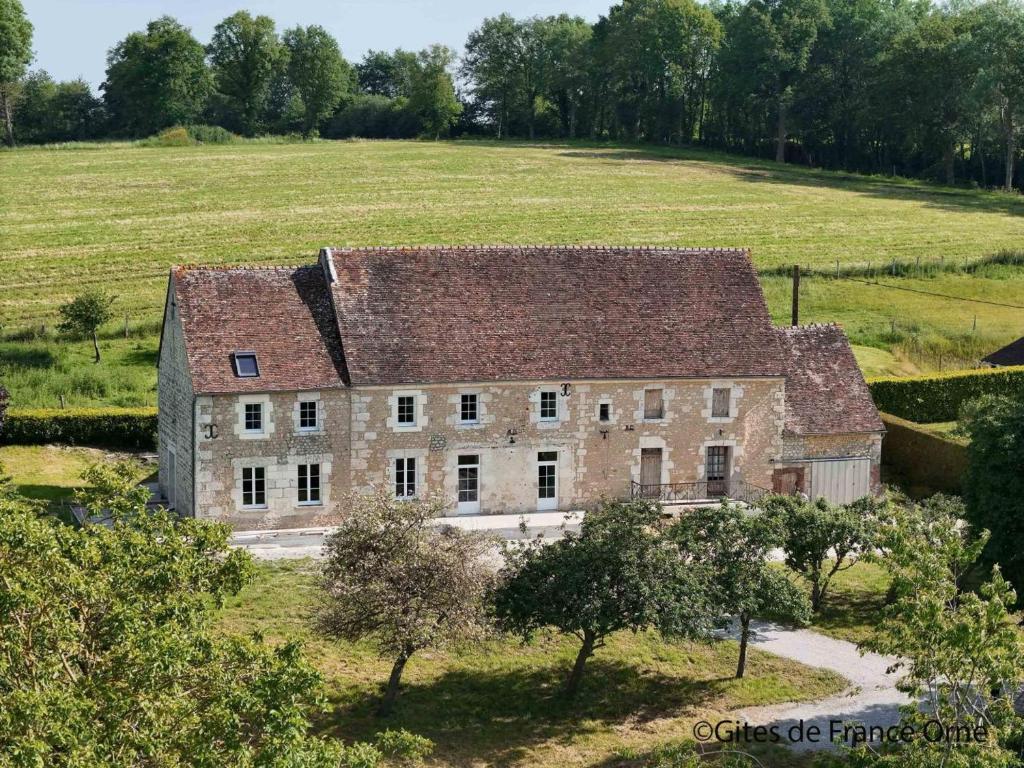 Gîte familial de charme pour 13 pers. avec cheminée historique, terrasse, jardin et 3 salles d'eau. - FR-1-497-209