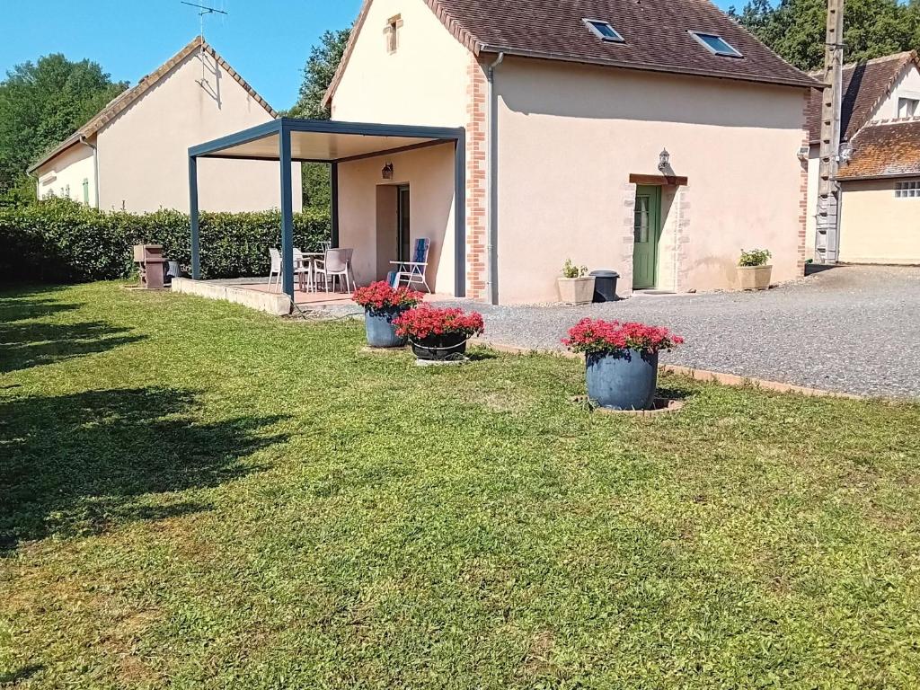 Corps de ferme restauré avec terrasse, 2 chambres, grande douche italienne et terrain de pétanque - FR-1-410-344
