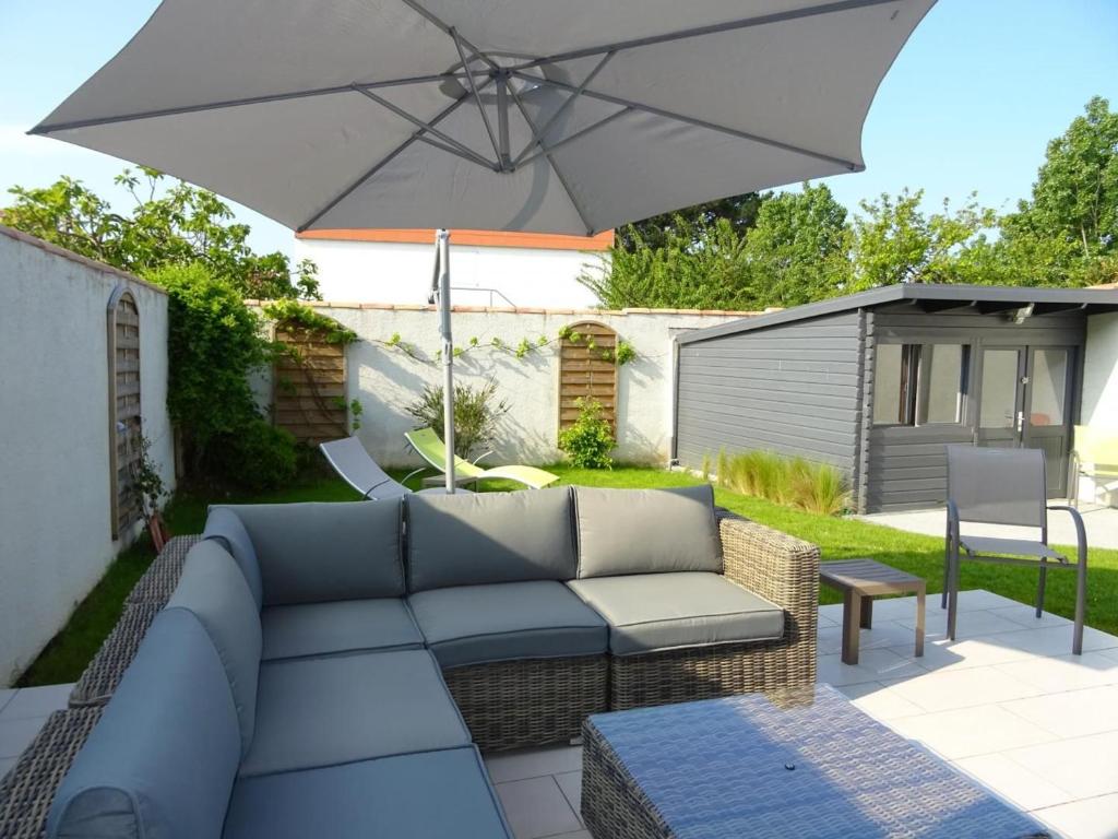 Maison rénovée avec jardin privatif, proche des Sables d'Olonne, parking et Wifi inclus - FR-1-426-226