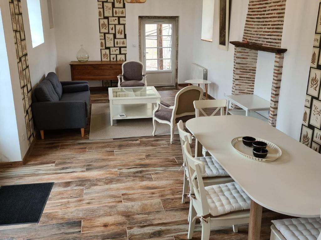 Maison spacieuse avec jardin privatif, idéale pour 6, proche Orléans et Châteaux de la Loire - FR-1-590-236
