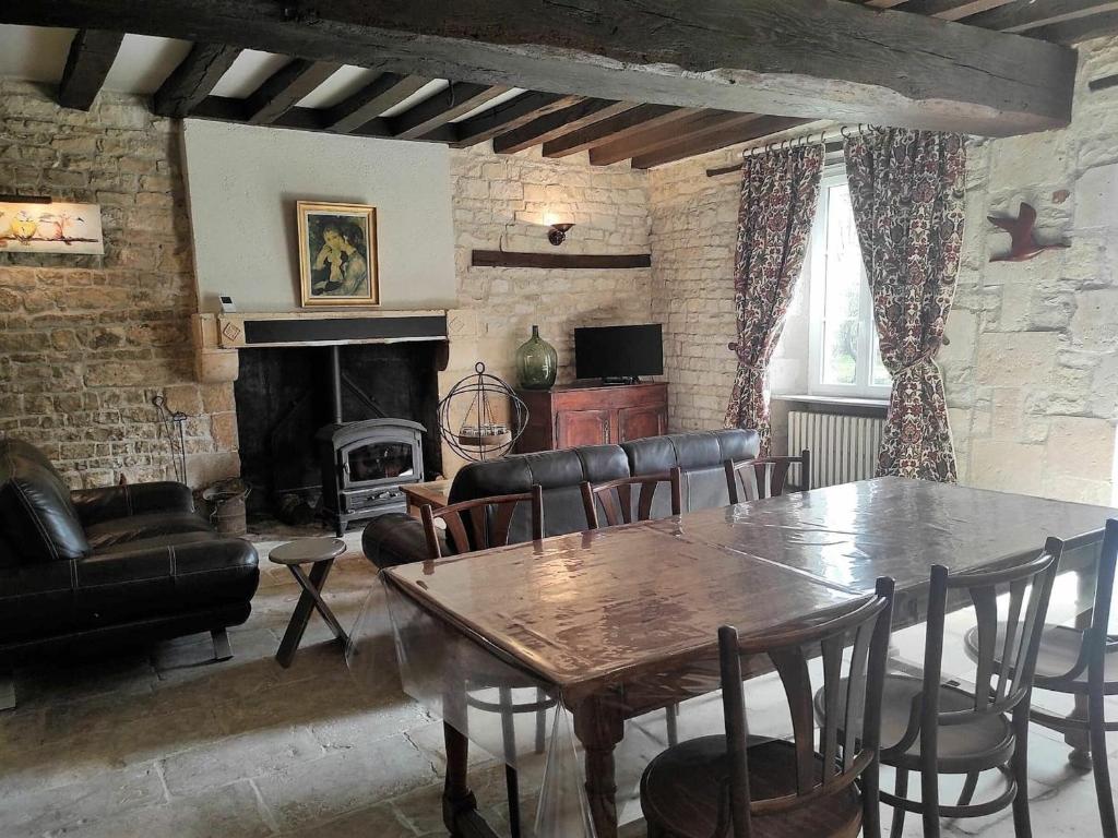 Gîte indépendant au bord de la rivière, cadre historique, pêche, animaux bienvenus, parking privé - FR-1-586-22