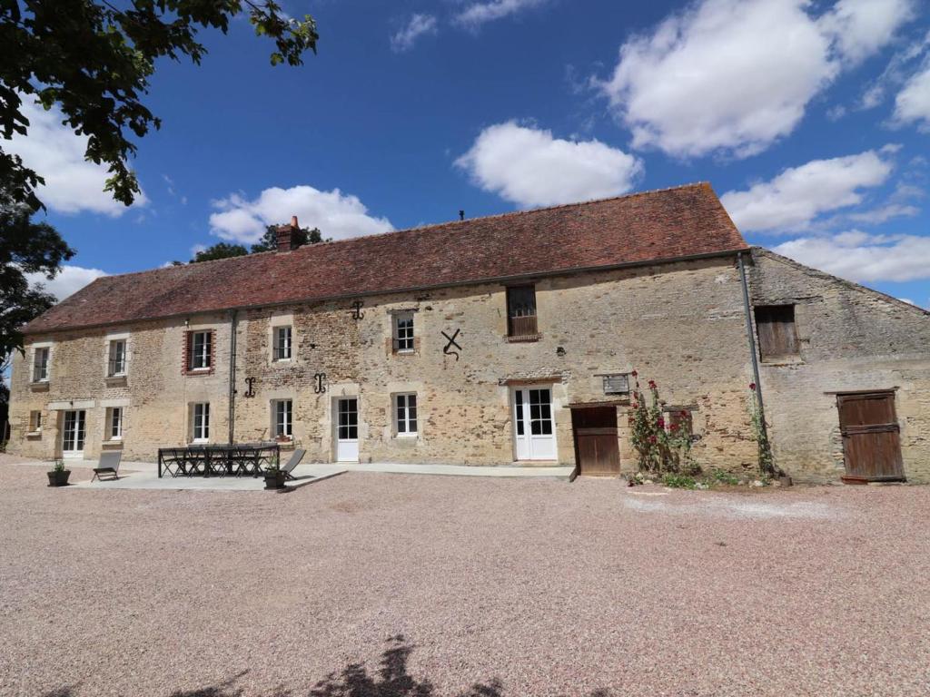 Maison de charme avec grand jardin, jeux pour enfants, et équipements modernes à Merri - FR-1-497-137