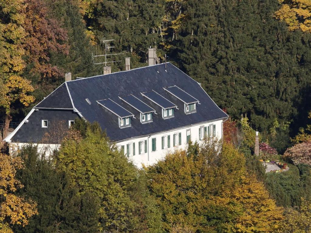Maison familiale à Orbey, 3 chambres, parking privé, espace vert, jeux pour enfants - FR-1-744-26