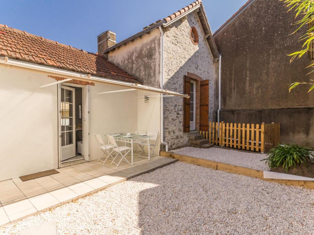 Maison familiale moderne, 300m du centre, 500m de la mer, WIFI gratuit, draps inclus. - FR-1-306-1206