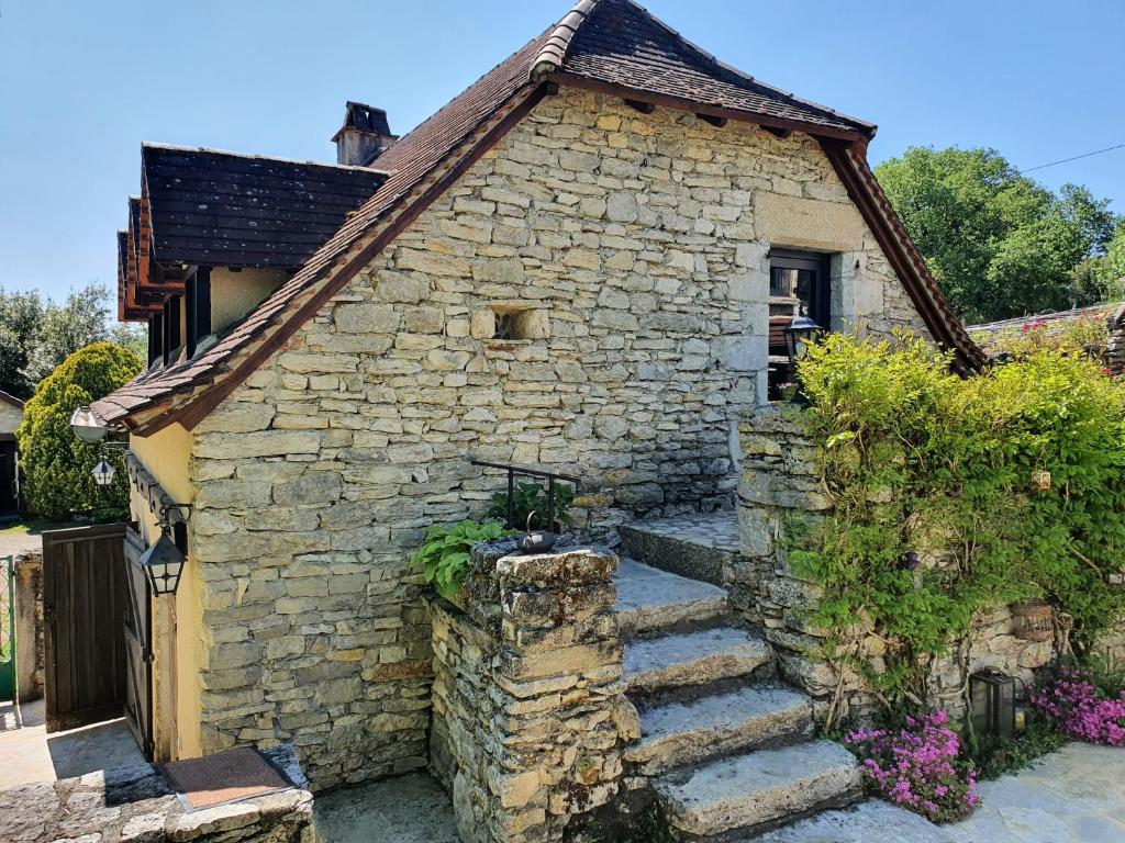 Gîtes sur Le Causse de St CHELS, charme sport et détente