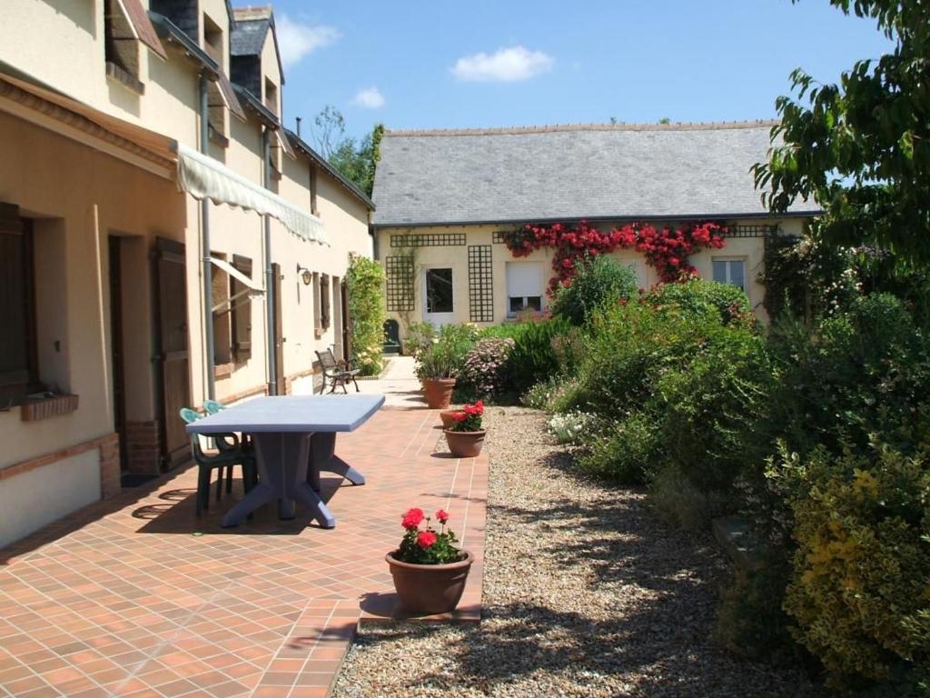 Gîte spacieux avec billard, cheminée & terrasse, près de la forêt de Bercé, Wi-Fi & activités nature - FR-1-410-337