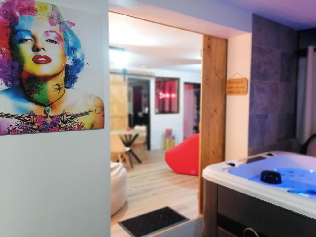 Gîtes déco pop et chaleureuse avec jacuzzi, sauna, piece coquine