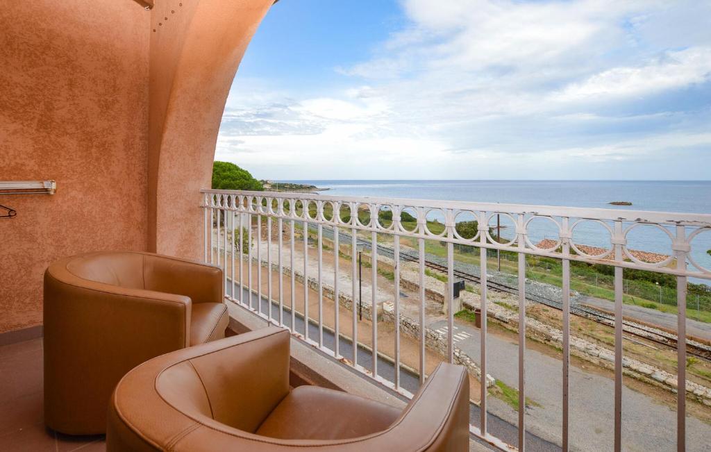 Lovely Apartment In Algajola