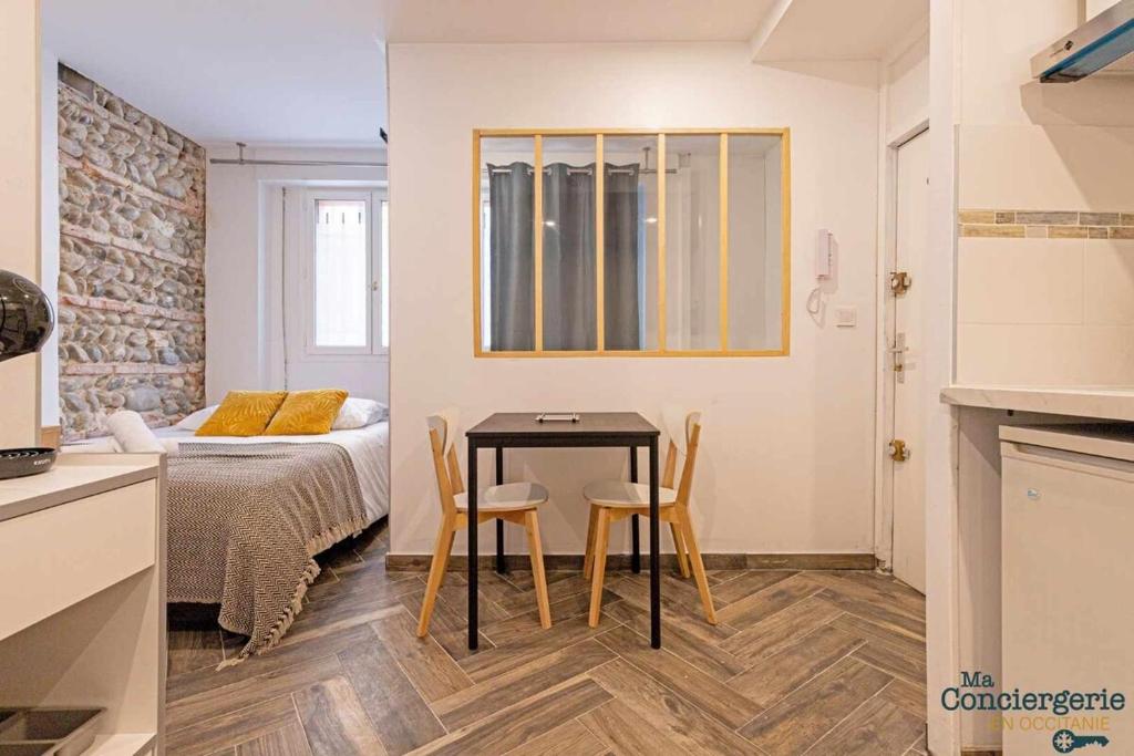 Grand studio avec espace de travail