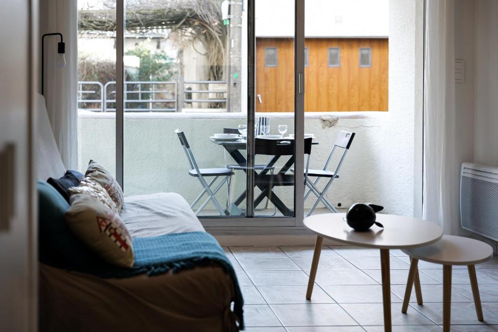 Grand studio idéalement situe quartier Arago - 2 à 4 personnes