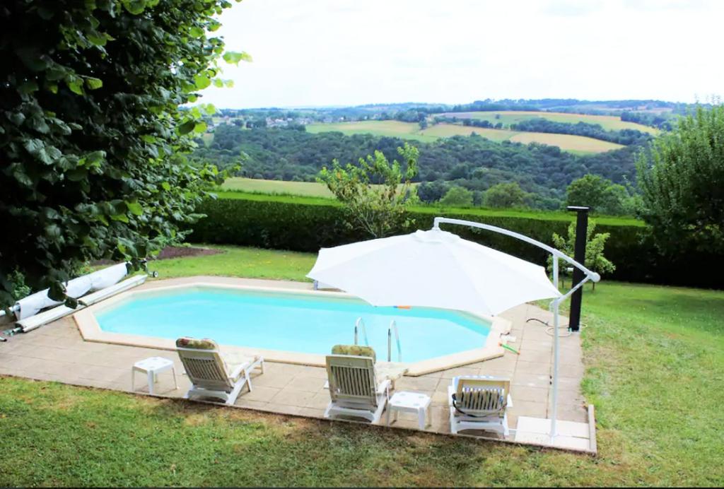 Villa élégante à Mur-de-Barrez avec piscine privée