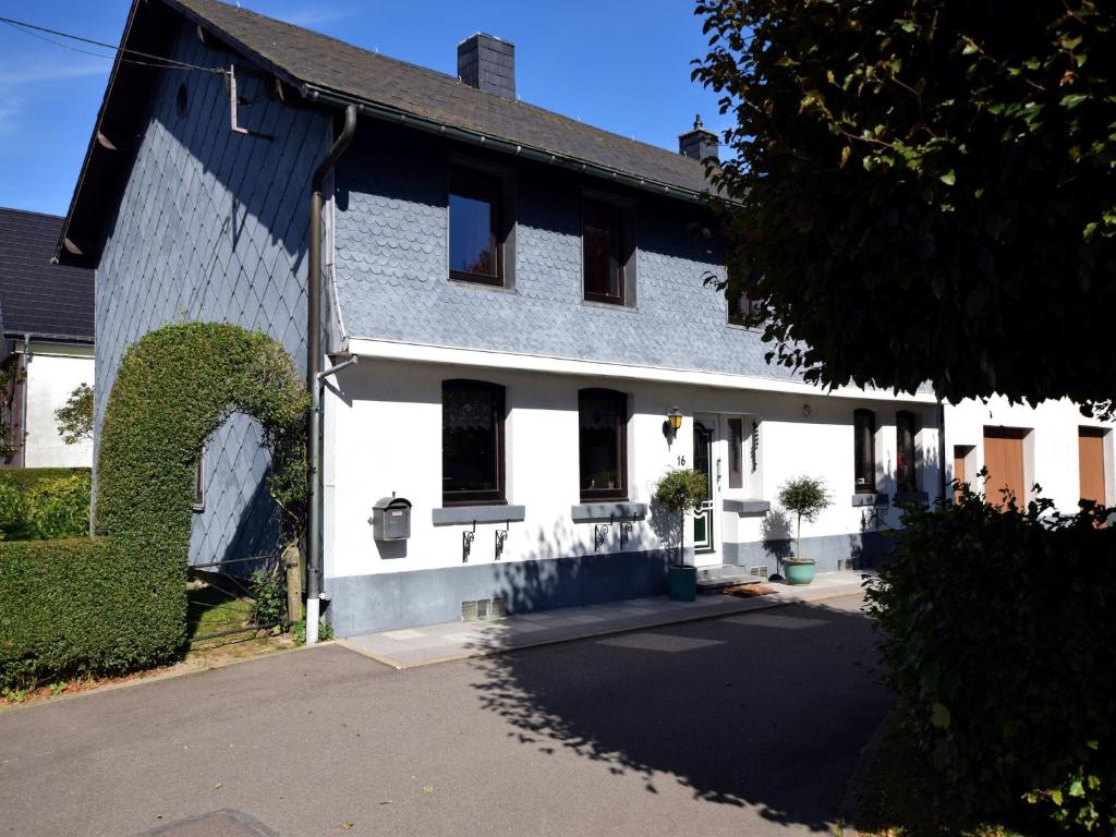 Butgenbach Farmhouse with Spa