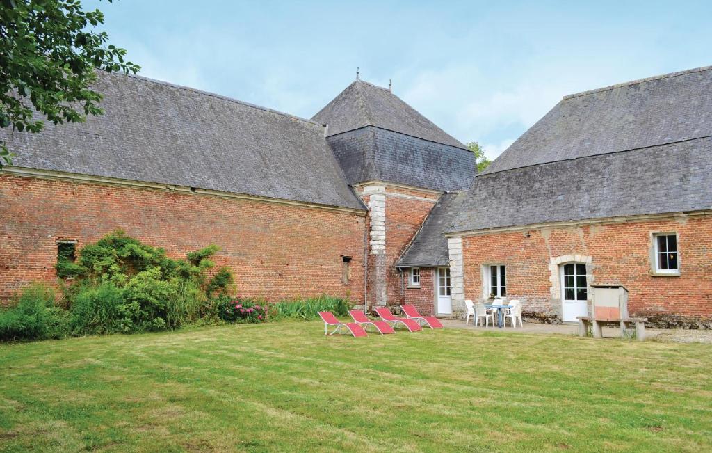Stunning Home In Gouy Saint Andre
