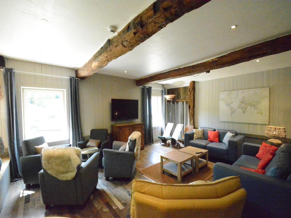 Holiday Home in Bièvre near Forest & River, cleaning included