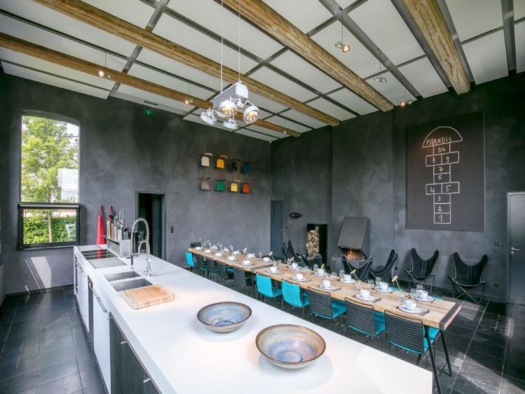 Spacious Retreat in Denée, cleaning included