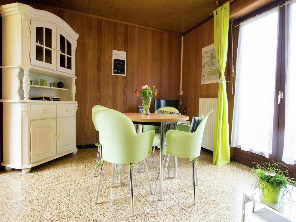 Peaceful Garden Hideaway, cleaning included