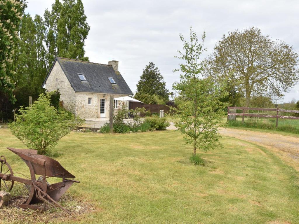 Cottage in Fresville with Garden