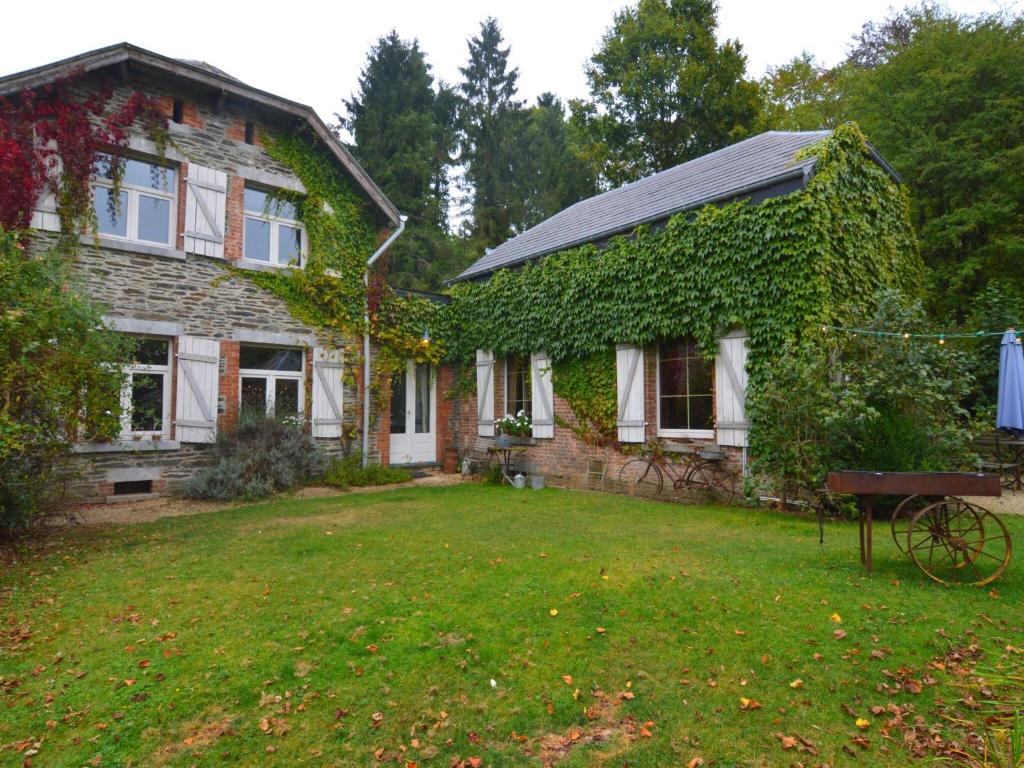 Quaint Holiday Home in Bièvre in the forest