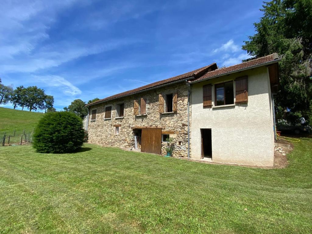 Maison familiale spacieuse à Lacam-d'Ourcet avec jardin 115 m²