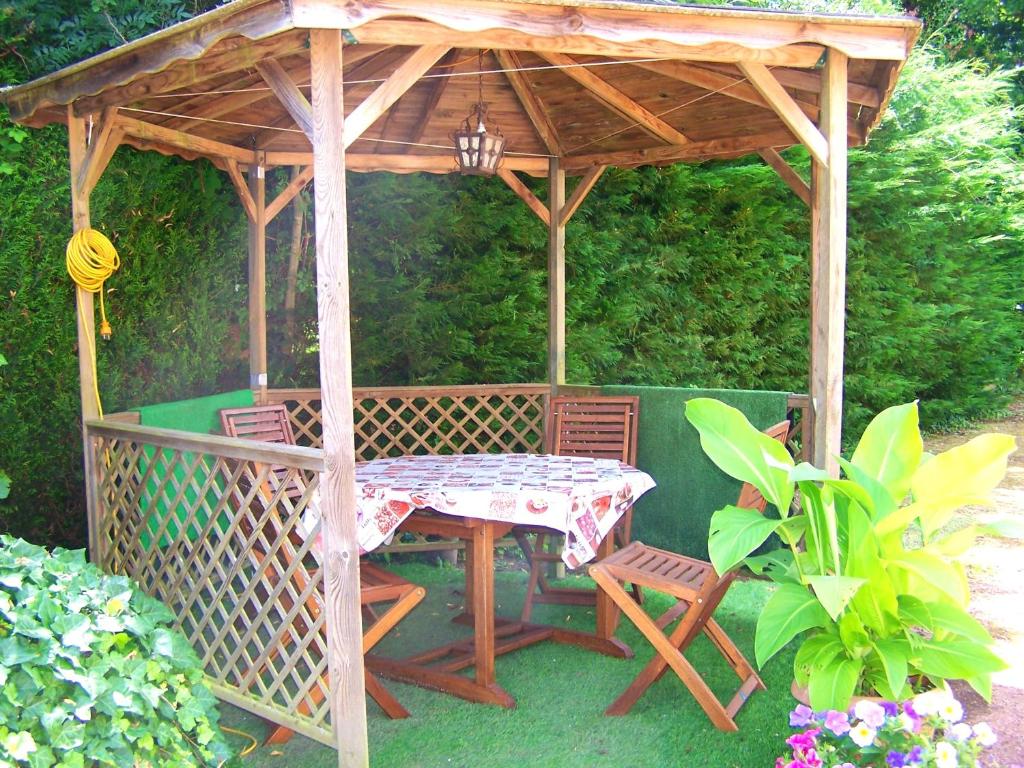 Maison accueillante à La Chapelle-aux-Choux avec jardin spacieux 70 m²