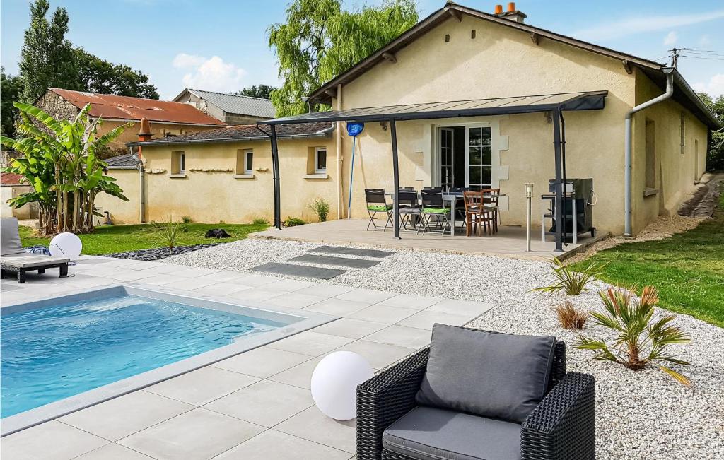 Lovely Home In Montreuil Bellay
