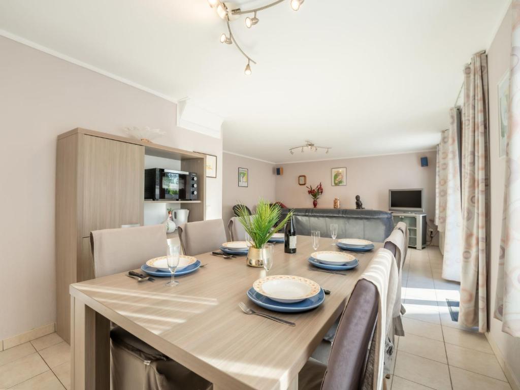 Holiday Home Vissershuisje 9-18 by Interhome