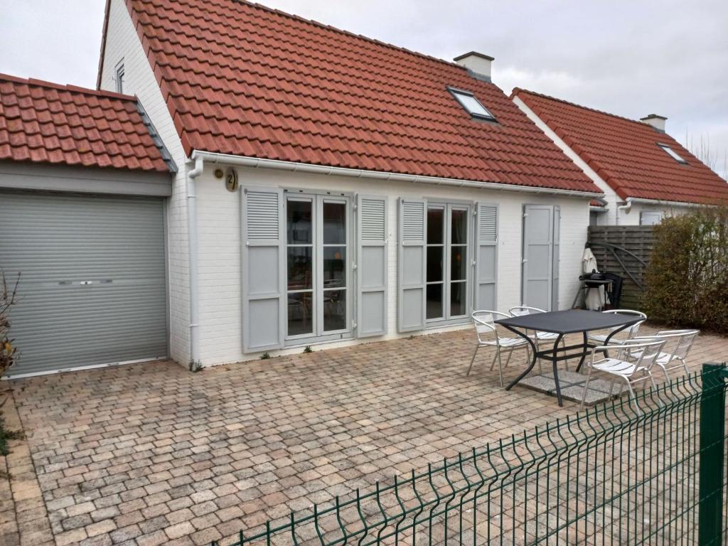Holiday Home Vissershuis 2 with parking by Interhome