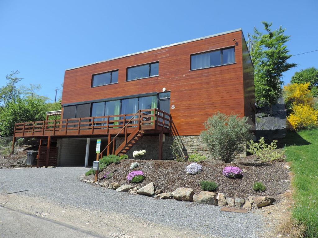 Riverside Retreat with Sauna