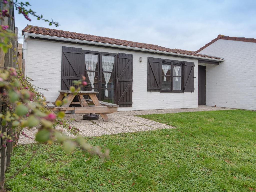 Holiday Home Polderhuis nr-142 by Interhome