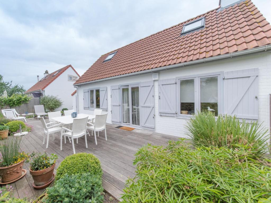 Holiday Home Vissershuisje 09-01 by Interhome