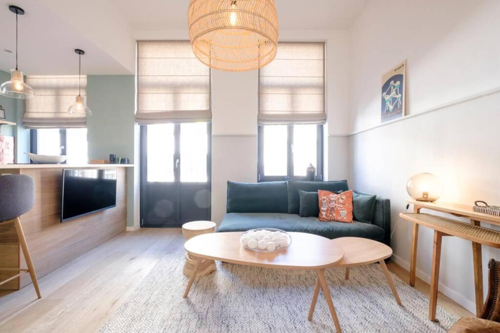 Fabulous studio in Châtelain area with balcony