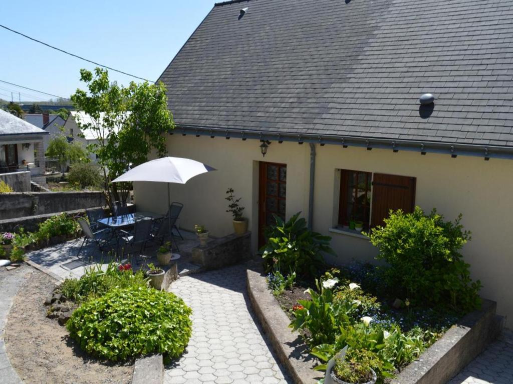 Gîte familial viticole avec jardin, proche des châteaux de la Loire, équipement complet, WIFI inclus - FR-1-381-167