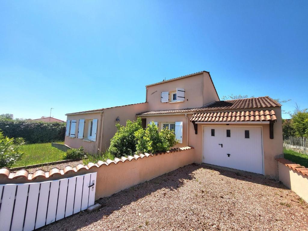 Maison paisible avec jardin, garage, WiFi, proche plage et commerces - FR-1-92-798