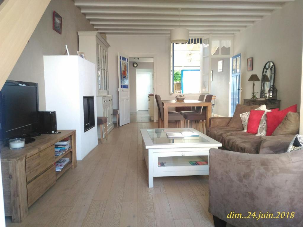 Maison rénovée près de la plage avec jardinet et wifi - FR-1-485-4