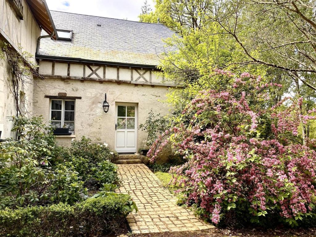 Gîte confortable avec parc boisé, activités familiales et équipements modernes près de la Loire - FR-1-381-470