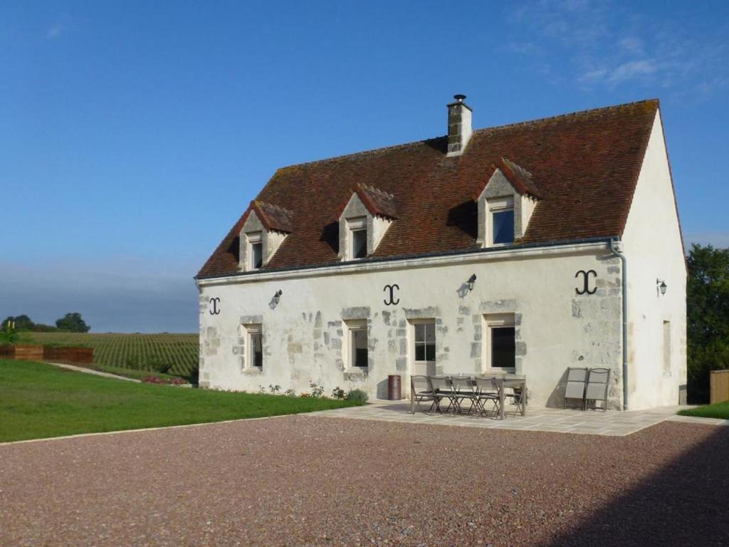 Maison de campagne rénovée avec jardin clos, terrasse, jeux, 5 chambres, et animaux acceptés - FR-1-497-109