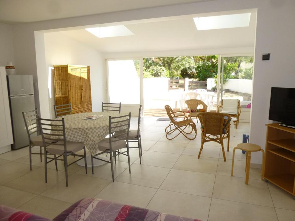 Maison refaite à neuf proche plage, 3 pièces, 6 couchages, jardin privé, parking inclus - FR-1-224C-156