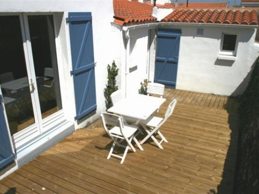 Charmante maison rénovée proche port et plage, 3 chambres, cour avec salon de jardin - FR-1-331-81