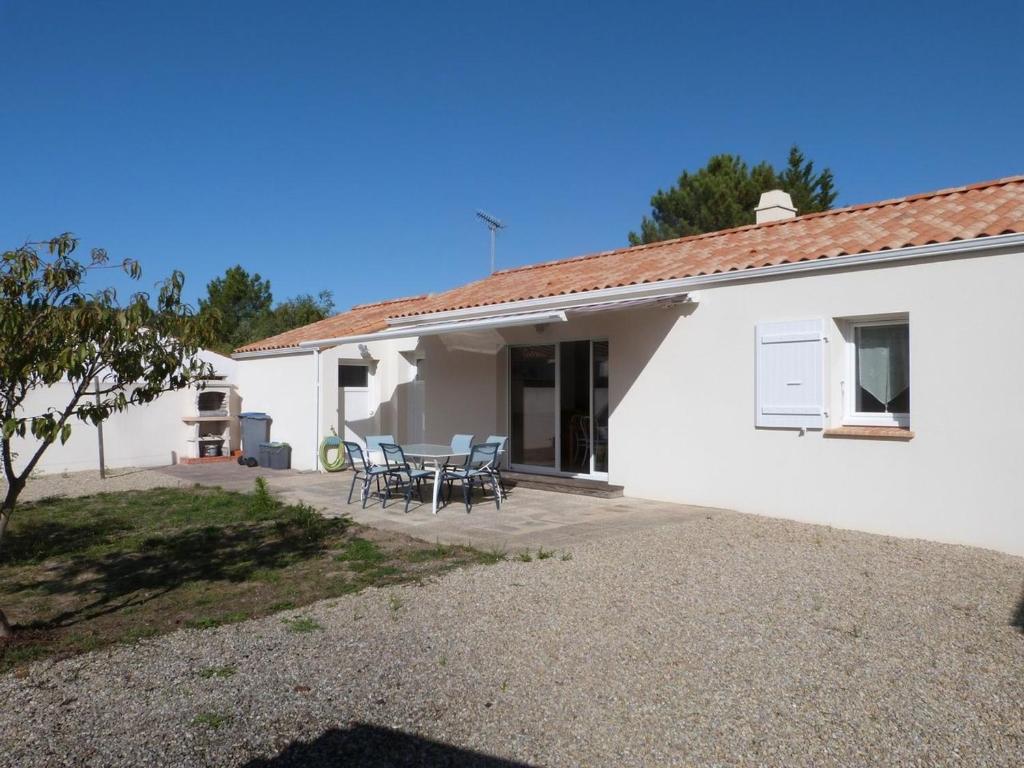 Maison neuve avec jardin à 300 m du bourg, proche plage, 2 chambres, terrasse, parking, La Tranche-sur-Mer - FR-1-194-78
