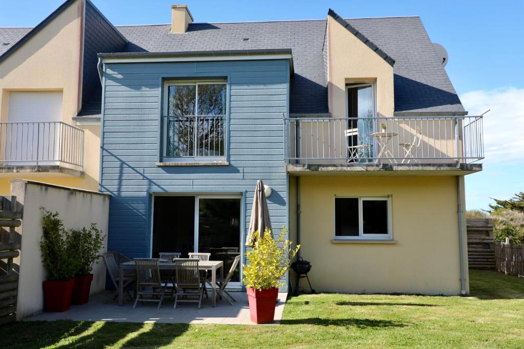 House near beach and center of Carteret 6 pers