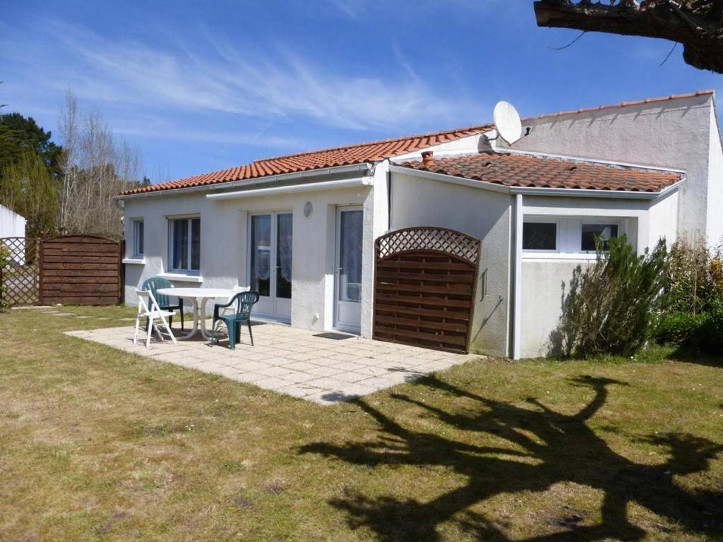 Maison 3 pièces avec mezzanine, 6 couchages, à 5 km de la plage - calme et tout confort, parking inclus - FR-1-224-402