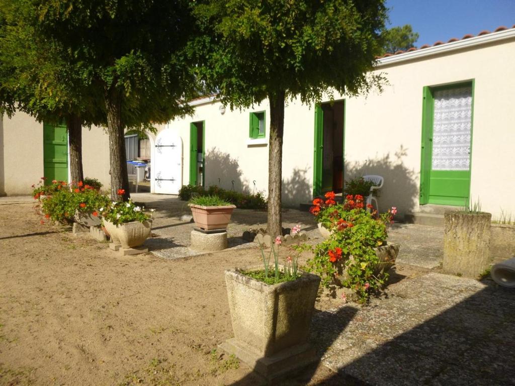 Maison de vacances 3 pièces, 4 couchages à 1000 m de l'océan, cadre paisible avec cour et parking - FR-1-224C-63