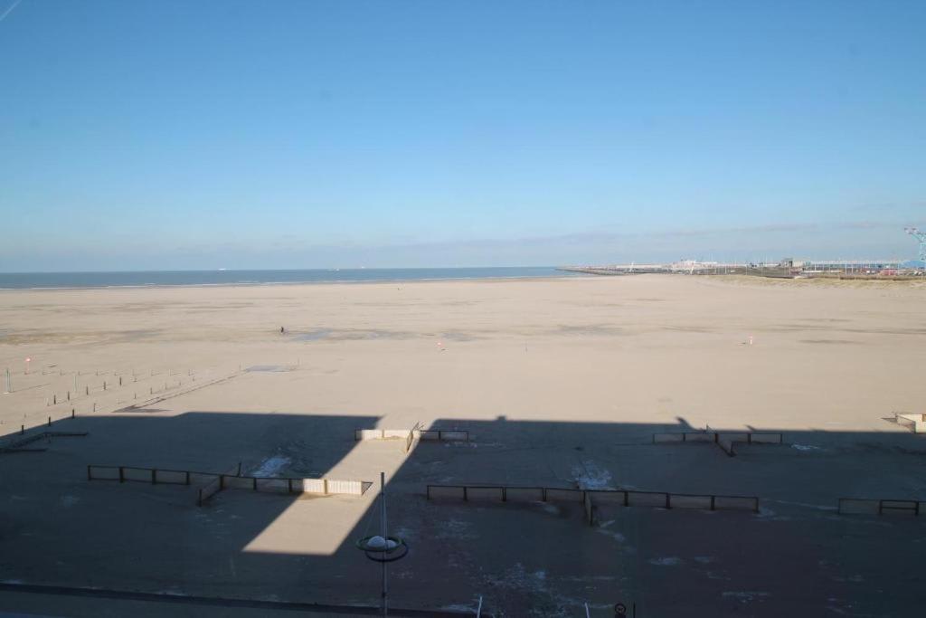 Huswell - Beach Studio with Balcony & Sea View